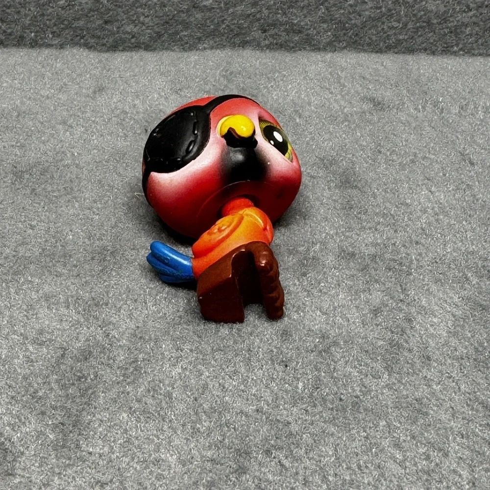 Littlest Pet Shop 331 Red Pirate Parrot Bird Green Eye Patch Blue Tail LPS
